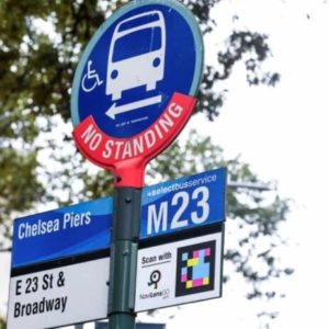 Transports publics Entreprises, hauts buildings pointant vers le ciel
